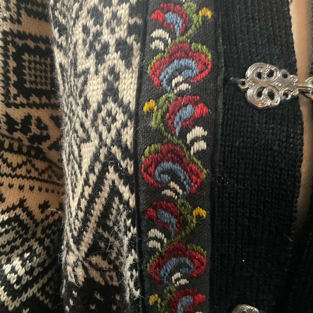 “Scandinavian” Style Embroidered Hook And Eye Closure Long Sleeved Sweater. - Picture 5 of 14